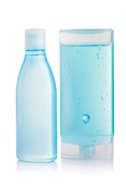 Mavi şampuan şişesi