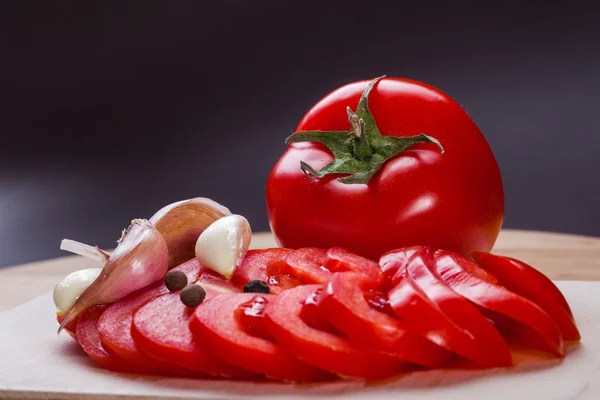 Red tomato slices — Stockfoto