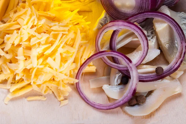 Champignon, oignons rouges et fromage — Photo