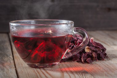 sıcak pembe çay