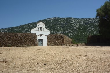 San pietro Kilisesi üzerinde taş duvar ile golgo Yaylası