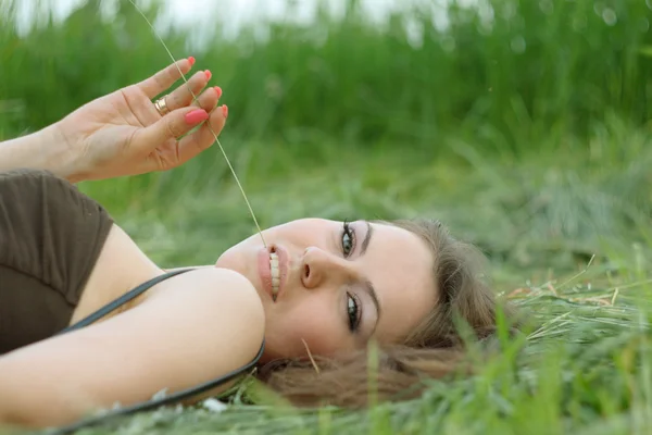 Girl on the grass — Stock Photo, Image