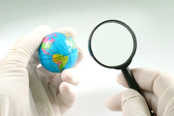 Earth globe & human hand — Stock Photo, Image