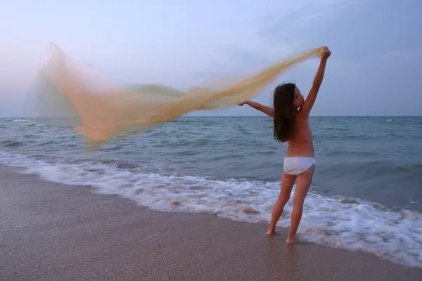 Niña en la playa —  Fotos de Stock