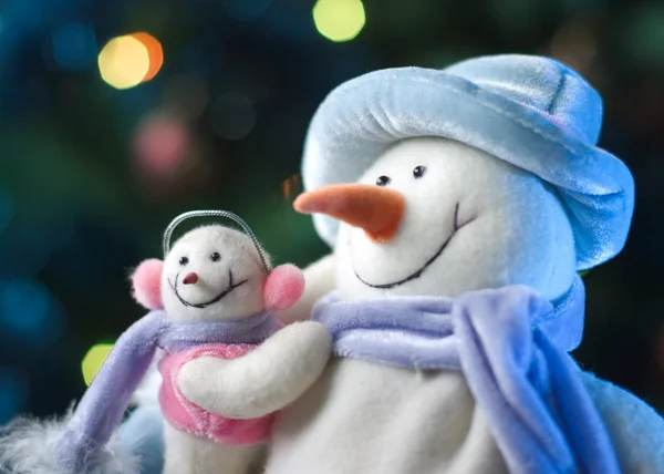 Hombre de nieve con su pequeño bebé —  Fotos de Stock