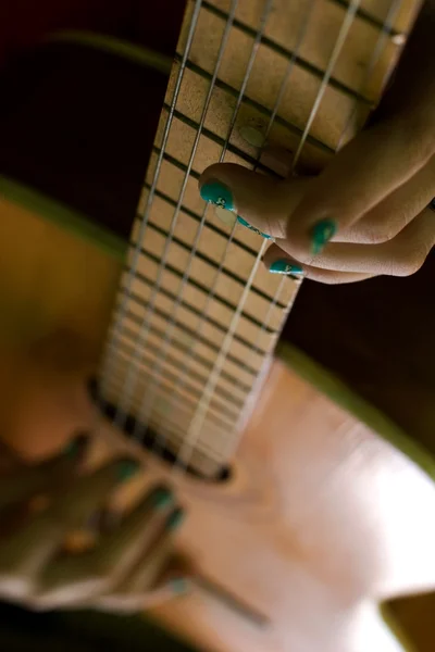 Hands on the guitar — Stock Photo, Image