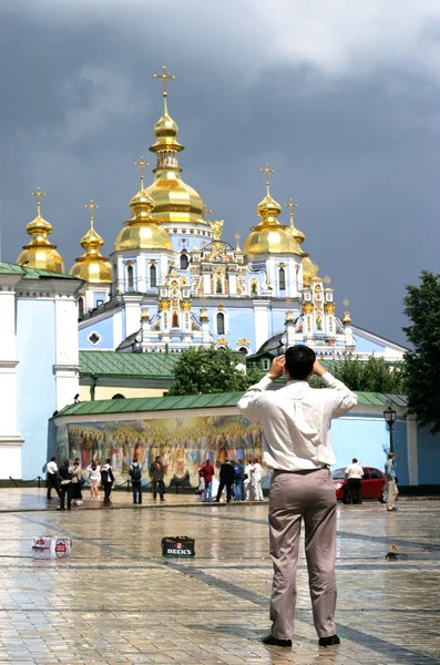 De mykhailovska tempel in het centrum van kiev — Stockfoto