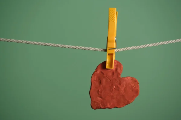 Corazón secado en el alambre — Foto de Stock