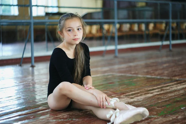 Little girl in the dance class — Stock Photo, Image