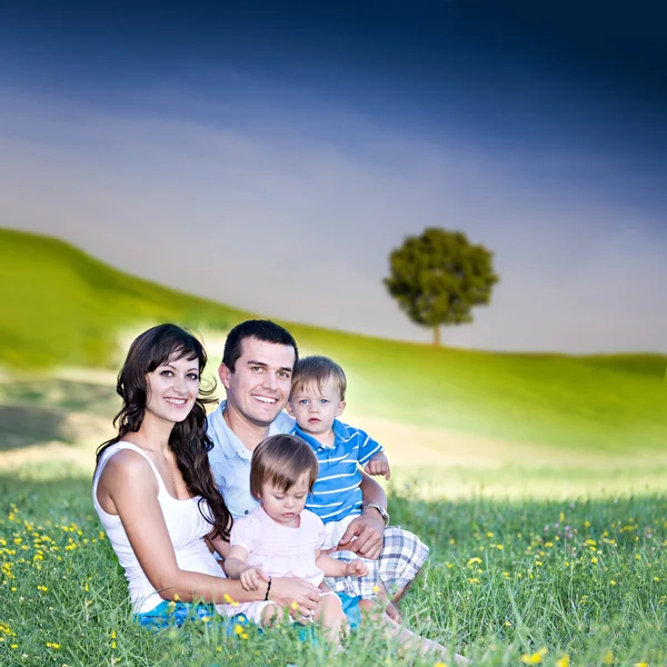 Glückliche Familie — Stockfoto