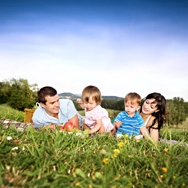 Familia feliz — Foto de Stock