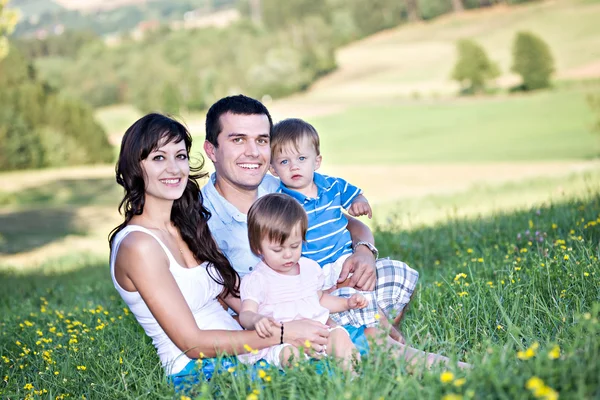 Glückliche Familie — Stockfoto