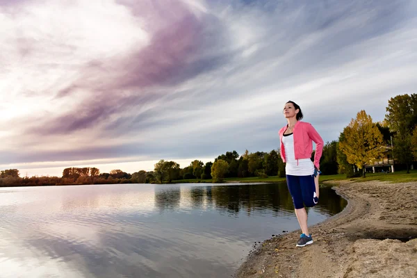 Stretching kvinna — Stockfoto