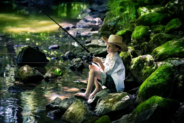 Ragazzo di pesca — Foto Stock