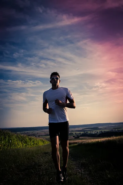 Jogging through the fields — Stock Photo, Image