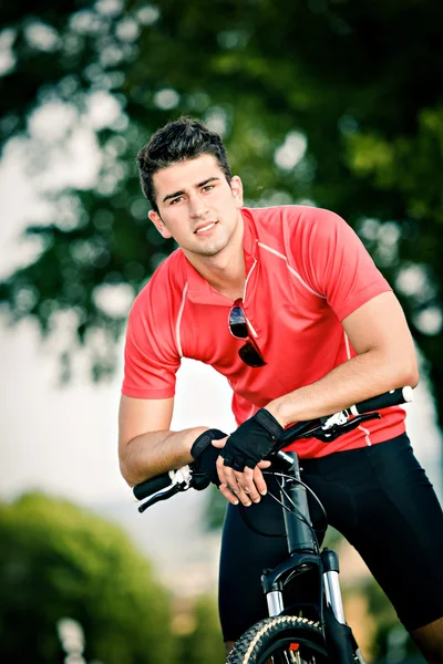 サイクリングの男 — ストック写真