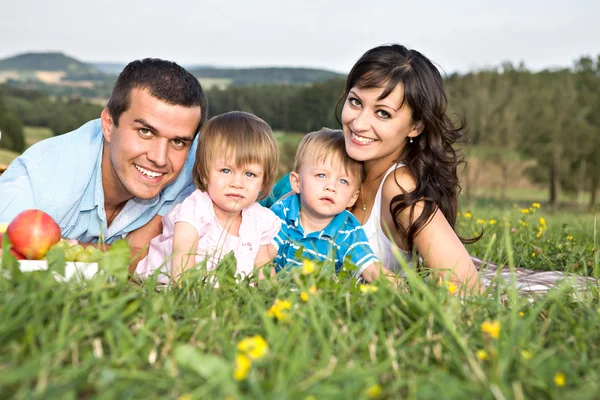 Mutlu aile — Stok fotoğraf