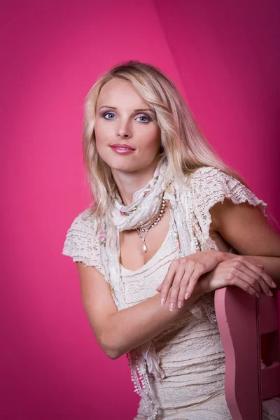 Portrait of a young woman — Stock Photo, Image