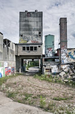 köpek balığı gibi bina