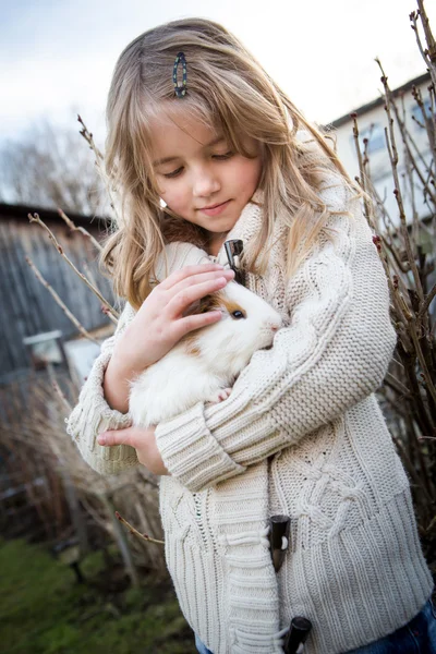 Spelen in de tuin — Stockfoto