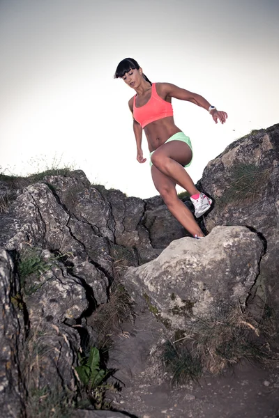 Running to the peak — Stock Photo, Image