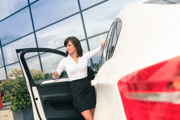 Chica de conducción — Foto de Stock