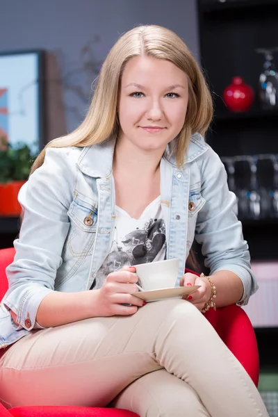 Portrait of a young girl — Stock Photo, Image