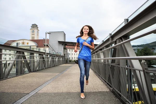 Portret van een jong meisje — Stockfoto