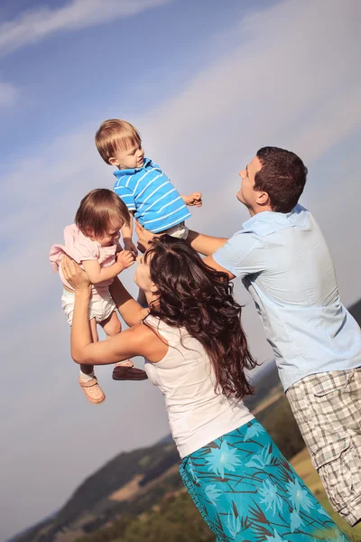 Mutlu aile — Stok fotoğraf