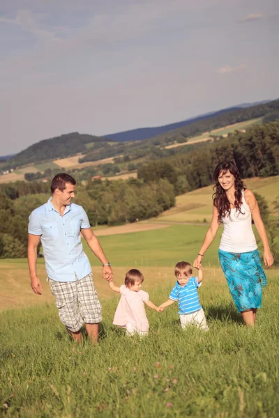 Mutlu aile — Stok fotoğraf