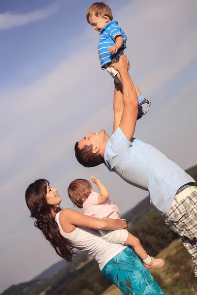 Gelukkige familie — Stockfoto