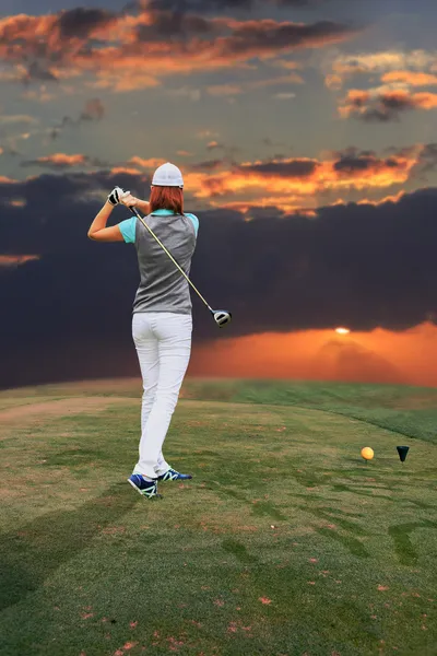Spela golf — Stockfoto
