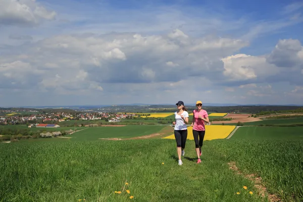 Donne che fanno jogging — Foto Stock