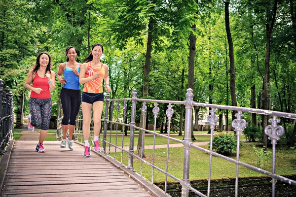 Mulheres em jogging — Fotografia de Stock