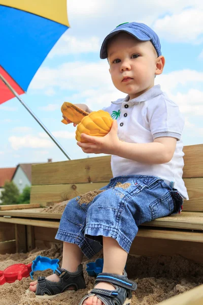 Jugando niño — Foto de Stock