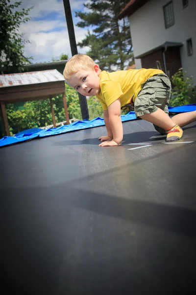 Spelen van de jongen — Stockfoto