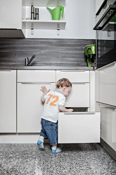 Na cozinha. — Fotografia de Stock