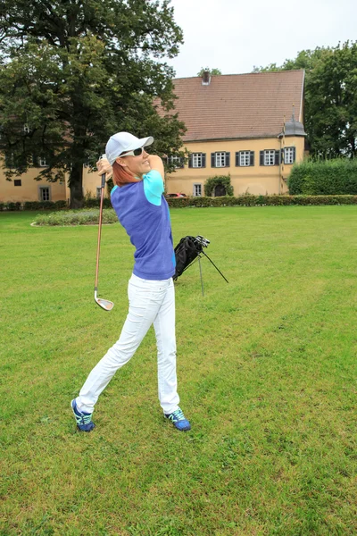 Golf spielen — Stockfoto