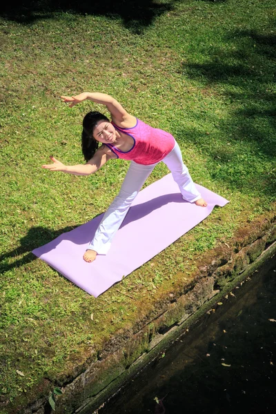 Joga w parku — Zdjęcie stockowe