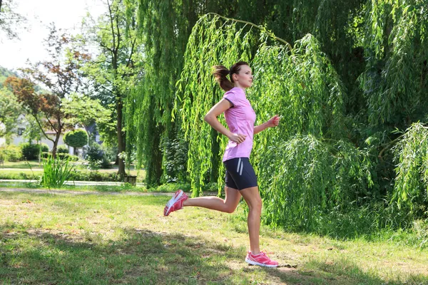 慢跑的女人 — 图库照片