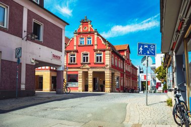 Forchheim, Almanya - CIRCA AĞUSTOS, 2021: Forchheim, Bavyera, Almanya 'daki Zum Alten Zollhaus Restoranı
