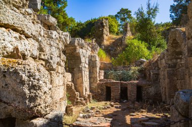PHASELIS, TURKEY - CRCA OKTOBER, 2021: Phaselis, Kemer ilçesi yakınlarındaki antika kasaba harabesi.