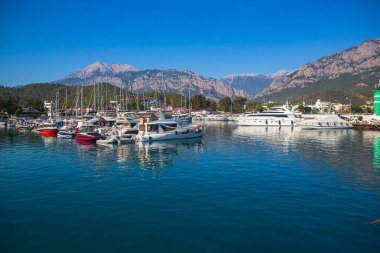 KEMER, TURKEY - CIRCA OKTOBER, 2021: Kemer kasabası, Antalya, Türkiye.