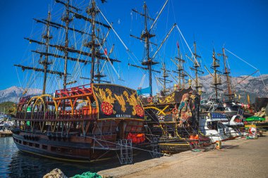 KEMER, TURKEY - CIRCA OKTOBER, 2021: Kemer kasabası, Antalya, Türkiye.