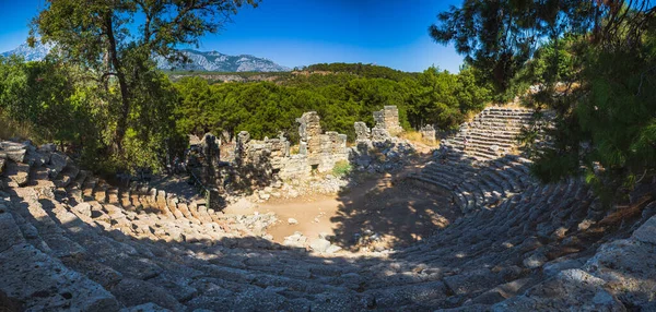 PHASELIS, TURKEY - CRCA OKTOBER, 2021: Phaselis, Kemer ilçesi yakınlarındaki antika kasaba harabesi.