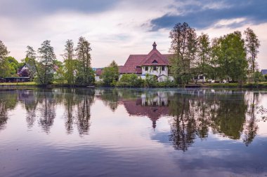 Neustadt bei Coburg 'un Waldfriedensee Gölü, Almanya.