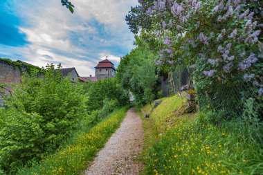 SESSLACH, BAVARIA, GERMANY - CIRCA MAYIS 2022: Sesslach Town, Almanya 'nın Geiersberg Kapı Kulesi.