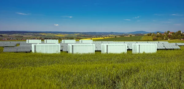 Een Modern Zonneveld Met Batterijopslag Natuur — Stockfoto