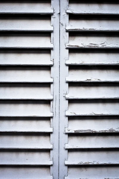 Fensterläden aus Holz — Stockfoto