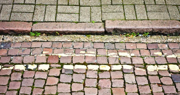 Старый тротуар — стоковое фото
